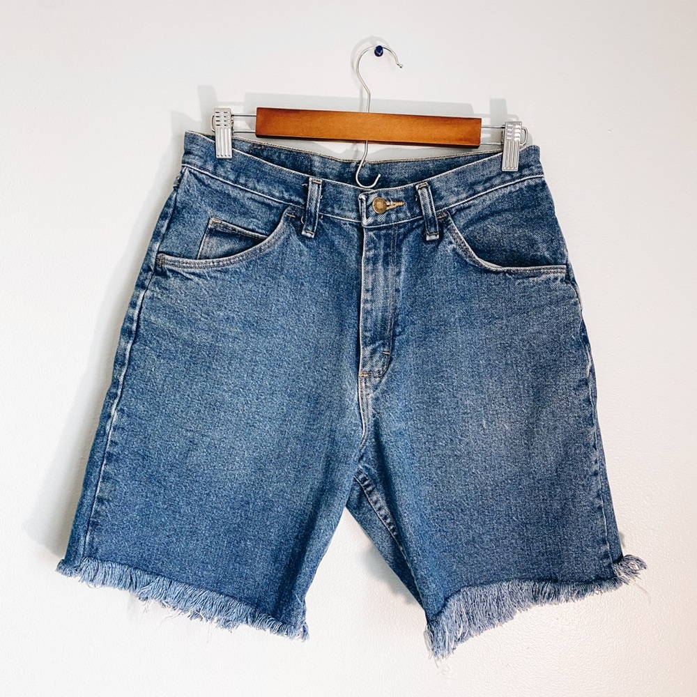 Wrangler Relaxed Fit Frayed Denim Shorts Size 30